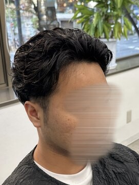 フイ 新宿3丁目(Hui) フェザーパーマ/グレーブルーカラー/刈り上げショートパンク