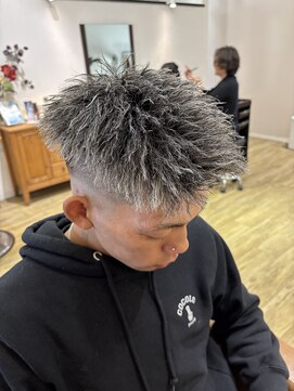 フラム ヘアデザイナーズ(FuLAM Hair designers*) ツイスト×ホワイトメッシュ