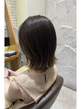 ヴァネッサ(VANESSA)&nbsp;小顔見せ顔周りレイヤー×くびれ外ハネボブで旬の垢抜けヘアに