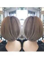 プラーチェ 古淵店(Plaatje) 小顔補正立体カット ショートスタイル × ホワイト ベージュ