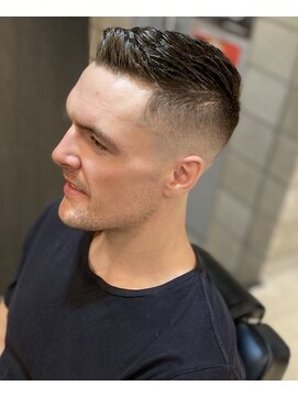 フランクスバーバーザスタンド(Frank’s barber the stand) 刈り上げアップバングハイスキンフェードベリーショート