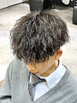 クオル 立川(QOL) ツイストスパイラル／フェード／眉毛／メンズカット／波巻き