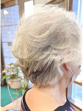 ココモ(cocomo) 白髪が美しいショートヘア