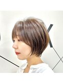 耳掛けショートボブ/襟足束感ショート/アッシュベージュ