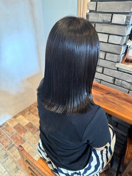 ベランダ(veranda) 外ハネ・艶髪アッシュ