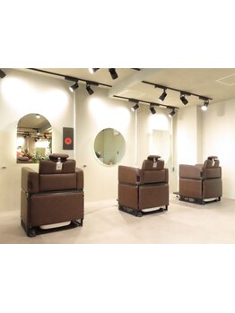 新札幌人気サロン待望の2号店！こだわり抜いたシックな内装で居心地の良さを追求した上質空間をご提供―。