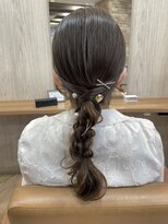 ヴィサージュクルー(VISAGE crew)&nbsp;艶タイトデザイン×アレンジポニー