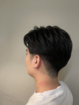 シュールトルワ(SUR TROIS) フェザーショート