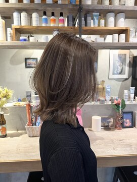 マスカリ(muscali) ハイライト/ダークアッシュ似合わせカットミディアムレイヤーc80