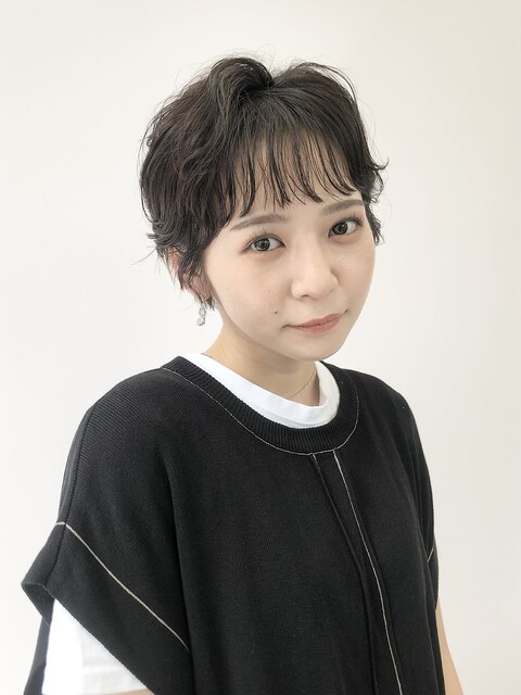 ウェーブヘア大人ショートおしゃれ女子ウルフヘア