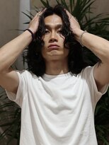 ヨシザワインク プレミアム 横浜 桜木町店(YOSHIZAWA Inc. PREMIUM)&nbsp;センター分け大人ダンディー黒髪サーフカール