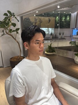 ウノプリールヴァモス(unopulir Vamos) ニュアンスパーマツーブロあり七三分け