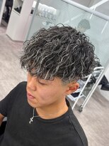 ルースト 心斎橋店(ROOST)&nbsp;刈り上げセンターパート/波巻きツイストスパイラル/大阪