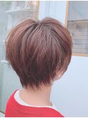 軽やかで爽やかなスタイリッシュ大人デザインカラーショート