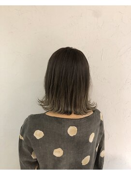 レアング(LeAng) 切りっぱなしボブ×デザインカラー