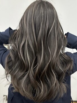 ヨロ 小岩(YOLO) ミルクティーグレージュハイライトケアブリーチレイヤーカット