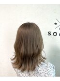 中明度ミルクティーベージュ