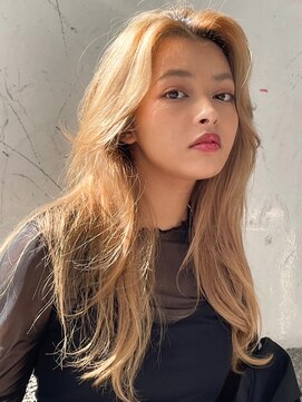 ノラ ウメダ(NORA UMEDA) ダブルカラーブロンドミルクティーベージュカラーレイヤーカット