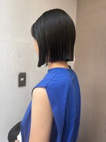 O 前下がりボブ×黒髪ストレートヘア×切りっぱなしスタイル