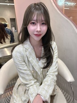 グロー 大宮(GLROW) 顔まわりカット　レイヤーカット　オリーブベージュ