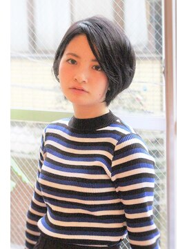 カミビト マヴィー(kamibito mavie) 黒髪ショートボブ　20代30代レイヤーボブ　小顔　くびれ丸み