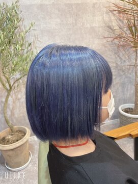 ストロー 小田原店(Straw) シルバーブルー◎艶カラー/ぱっつん前髪