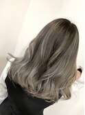 グレージュ系バレイヤージュ