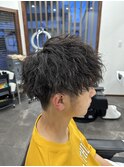 ツイストスパイラルパーマセンターパート<理容室>川口鳩ヶ谷107