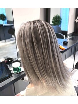 シエラ 心斎橋(CIERA.) ホワイトグレージュデジタルパーマミルクティーベージュ