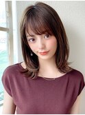 大人かわいいミディアムレイヤースタイル