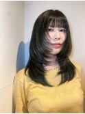 レイヤーカット　オリーブグレージュ