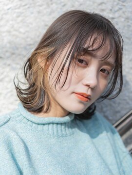 シロ(SiLO) 顔まわりレイヤー×インナーカラー透明感ベージュボブ