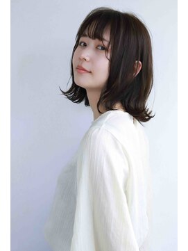 ヴァロン(VALON) 動きのあるミディアムボブ