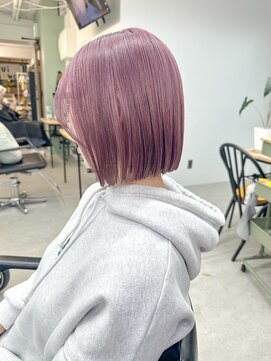 ヒビヲ(HIBIO) 切りっぱなしボブタッセルボブブリーチカラーピンクベージュ