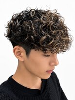 ノイセルヘアー(Noisyle Men's hair) リバースセンターパート/ニュアンスパーマ/ダウンバング/MEN'S