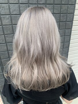 ハブ(hub) 天神今泉/ホワイトシルバー