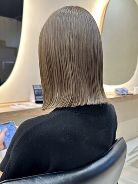 ヒビヲ(HIBIO) ワンブリーチカラータッセルボブ切りっぱなしボブ長めボブ横浜