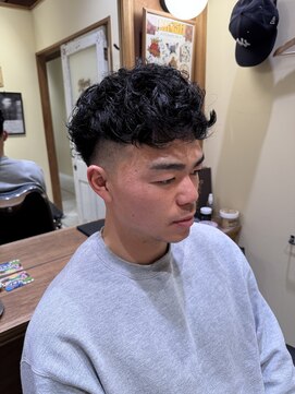 フォーコーナーズ(Four Corners) 外人ヘア/バーバー/スペインカール/フェード