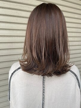 アイリス(IRIS) 大人シアーベージュミニウルフボブミディアムレイヤー