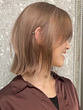 エリマ 横浜西口(elima) 横浜白髪染めミディアムボブタッセルボブミルクティーベージュ