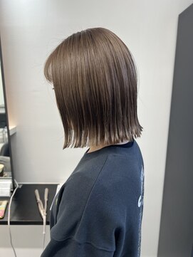 ユニークノベル 中央林間(unique novel) 切りっぱなしボブ　外ハネボブ　ボブ　ハイトーンボブ