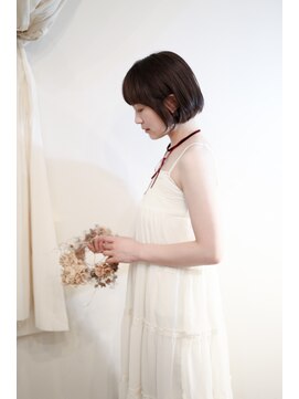 ホワイトルーム(White Room) フェミニンなナチュラルショートボブ