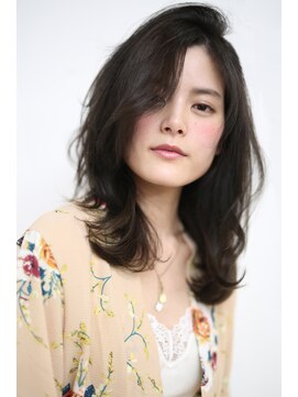 マグノリア(MAGNOLIA) 風に揺れるレイヤーパーマデザイン