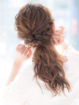 ジャンクロードビギン 梅屋敷 プリヴェ(JEAN CLAUDE BIGUINE PRIVE) ゆるふわダウンポニーテール