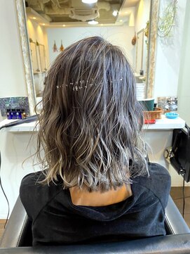 ウル(Ulu) 大人気!!グレージュ×バレイヤージュ