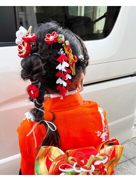 クローバー(CLOVER) ♪7歳・七五三♪ガーリーなポニーテール紐アレンジ♪(福島市)