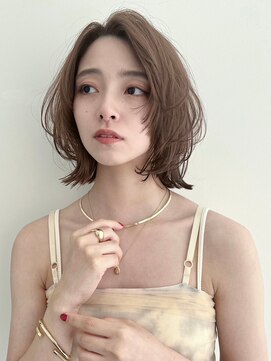 ユーフォリア エヌ 池袋サンシャイン通り店(Euphoria +n) インナーカラーベージュ外ハネミディアムボブ10代20代30代