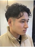 センターパートスパイラルパーマツーブロック刈り上げメンズヘア