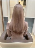 ピンクベージュ