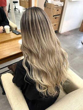 リングバイモアムー(Ring by Moremuu) イッシー バレイヤージュ